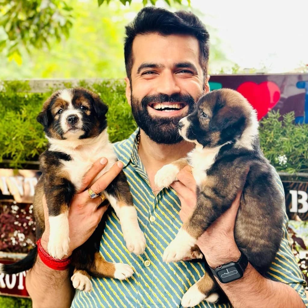 Viren with puppies
